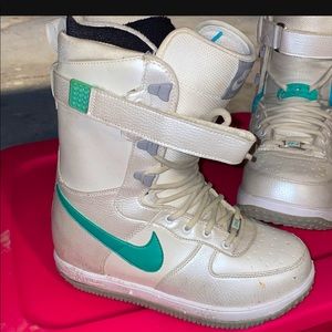 Nike zoom force snowboard boots sz9